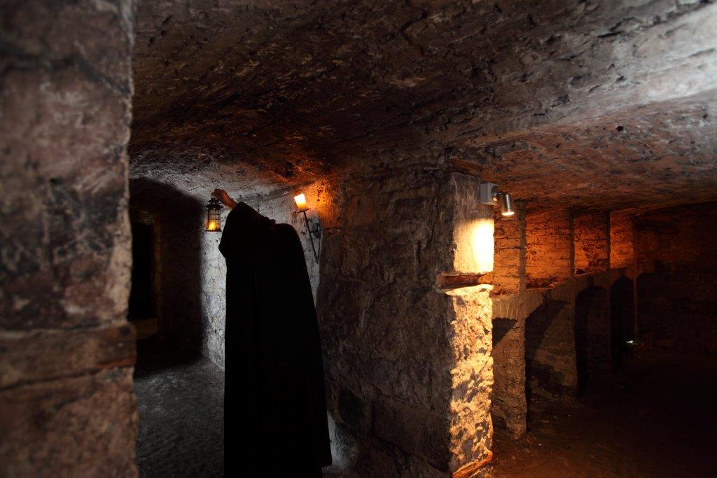 5 Steps to Becoming a Ghost Tour Guide