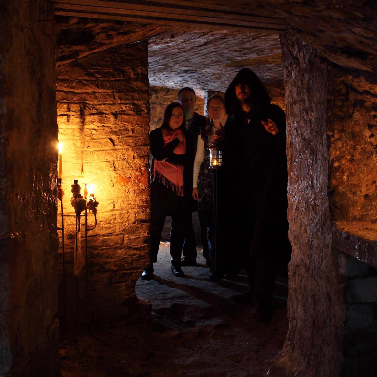 Where Is The Edinburgh Vaults Entrance?