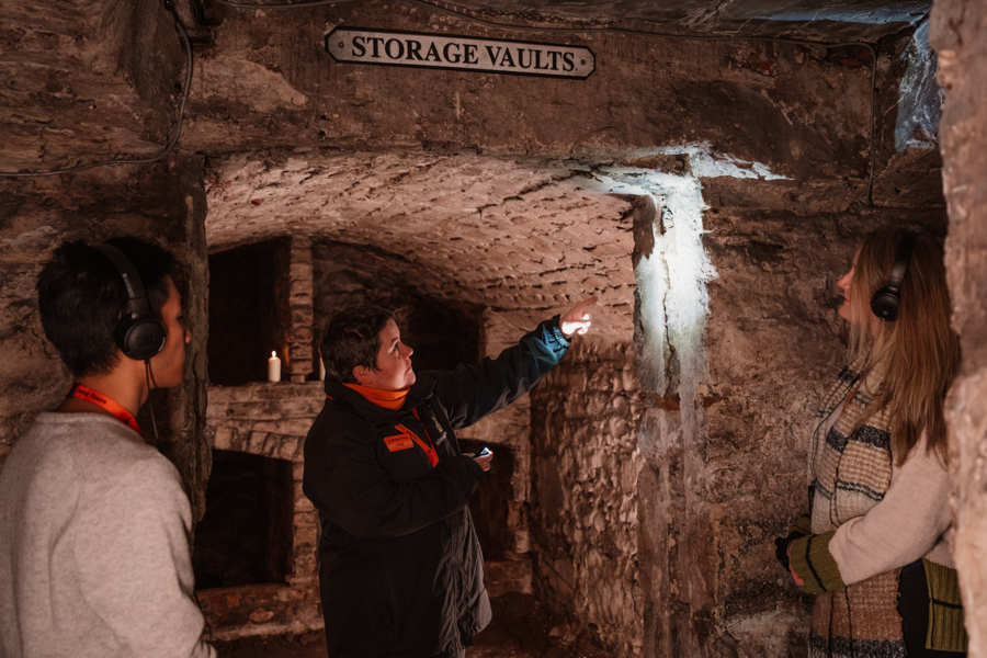 Edinburgh underground vaults tour Mercat Tours